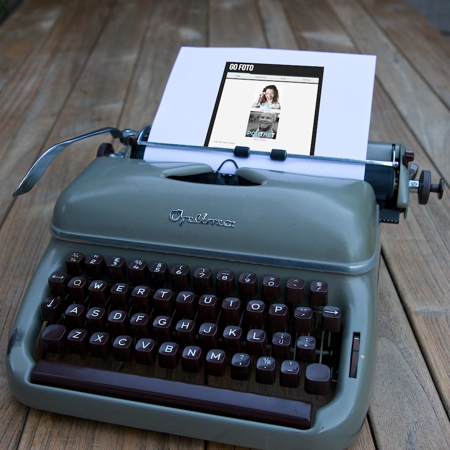 Uitleg over de motivatie achter een blog. Foto van een oude typemachine.